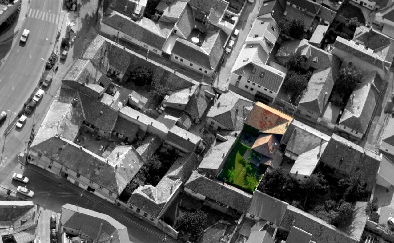 Green Tree Apartment Pécs Exteriör bild